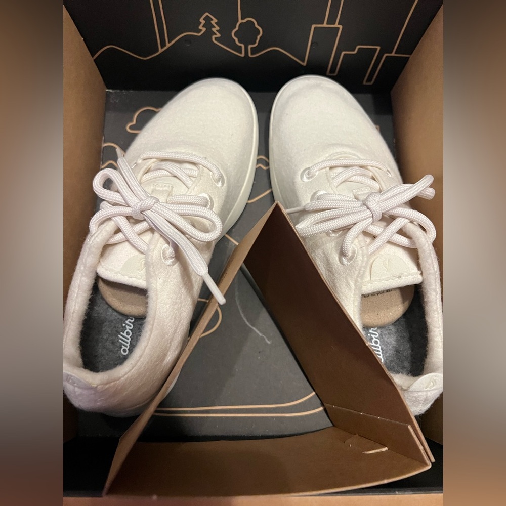All birds Women’s Size 9. Crème. Brand new. Never worn